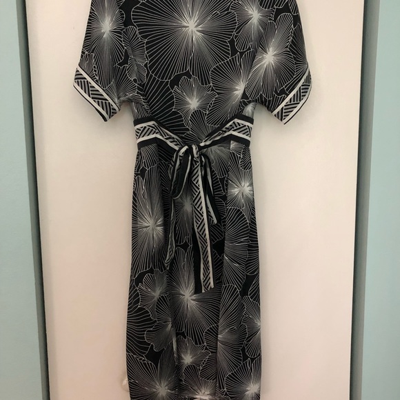 BCBGMaxAzria Dresses & Skirts - BCBG MaxAzria silk dress